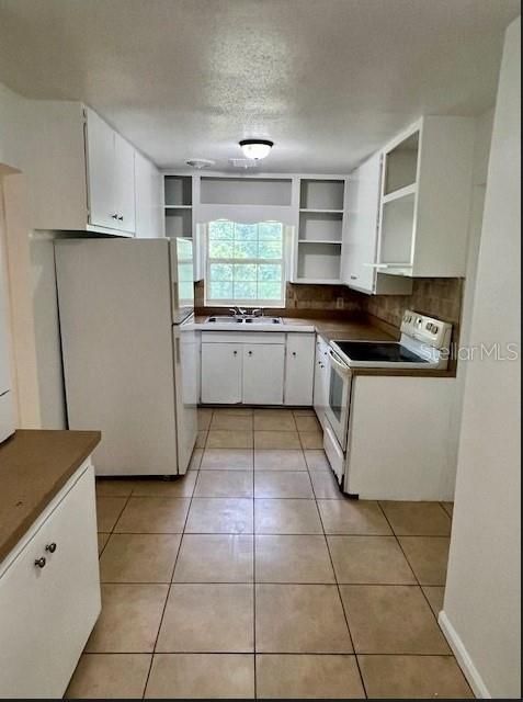 Active With Contract: $1,700 (3 beds, 2 baths, 2274 Square Feet)