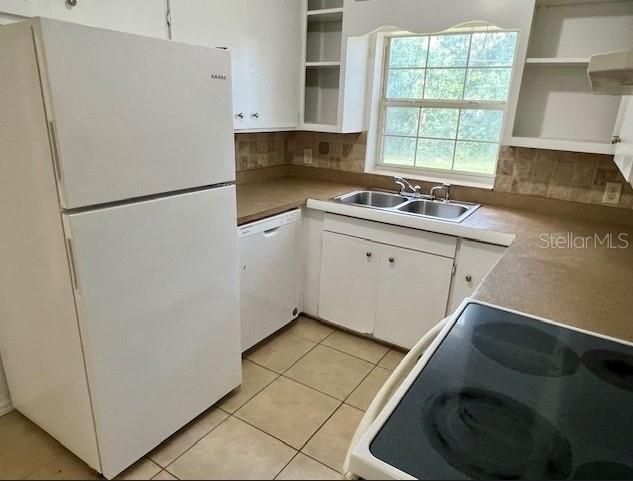 Active With Contract: $1,700 (3 beds, 2 baths, 2274 Square Feet)