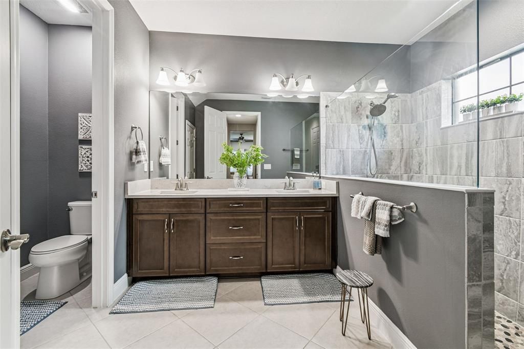 En Venta: $659,995 (4 camas, 4 baños, 3235 Pies cuadrados)