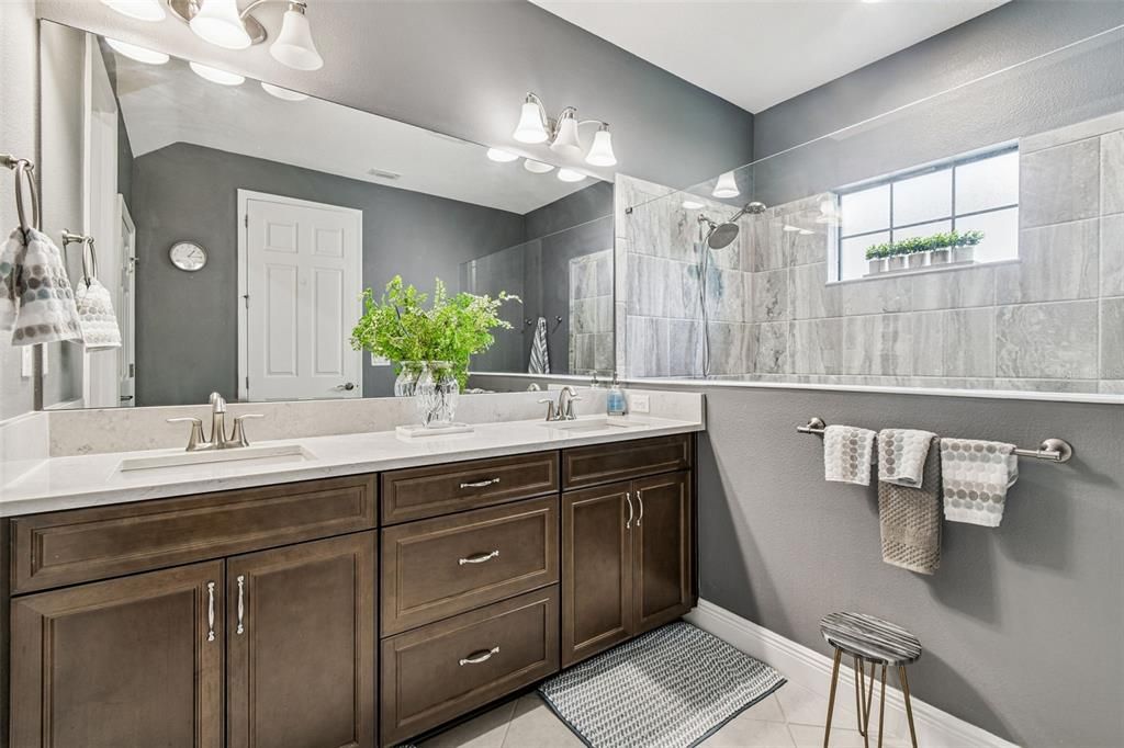 En Venta: $659,995 (4 camas, 4 baños, 3235 Pies cuadrados)