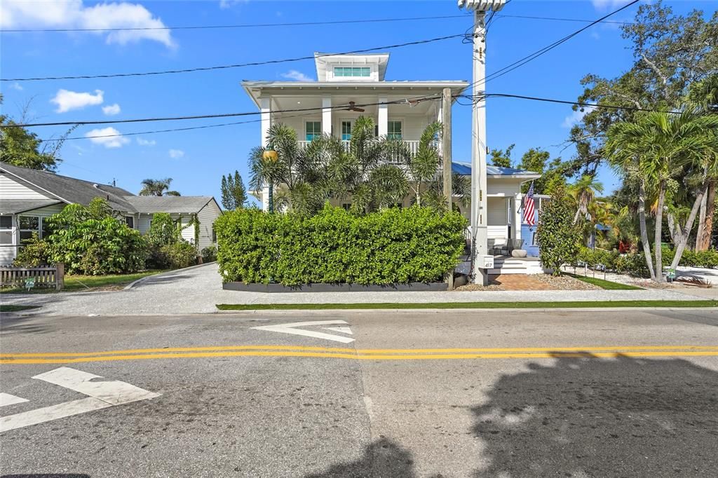 For Sale: $2,195,000 (4 beds, 4 baths, 3154 Square Feet)