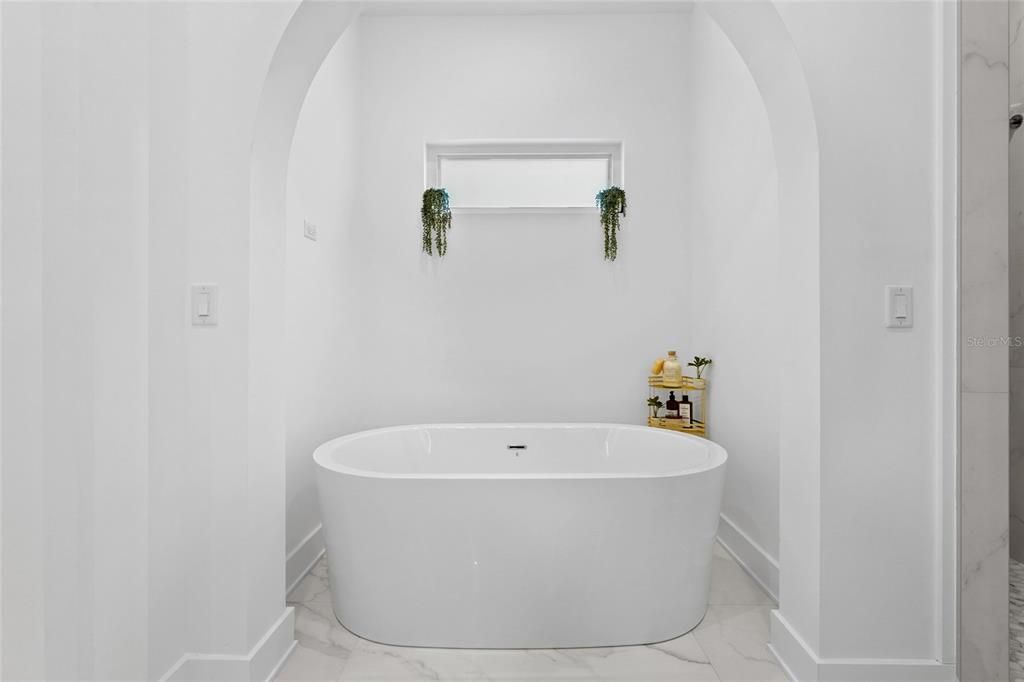 For Sale: $2,195,000 (4 beds, 4 baths, 3154 Square Feet)