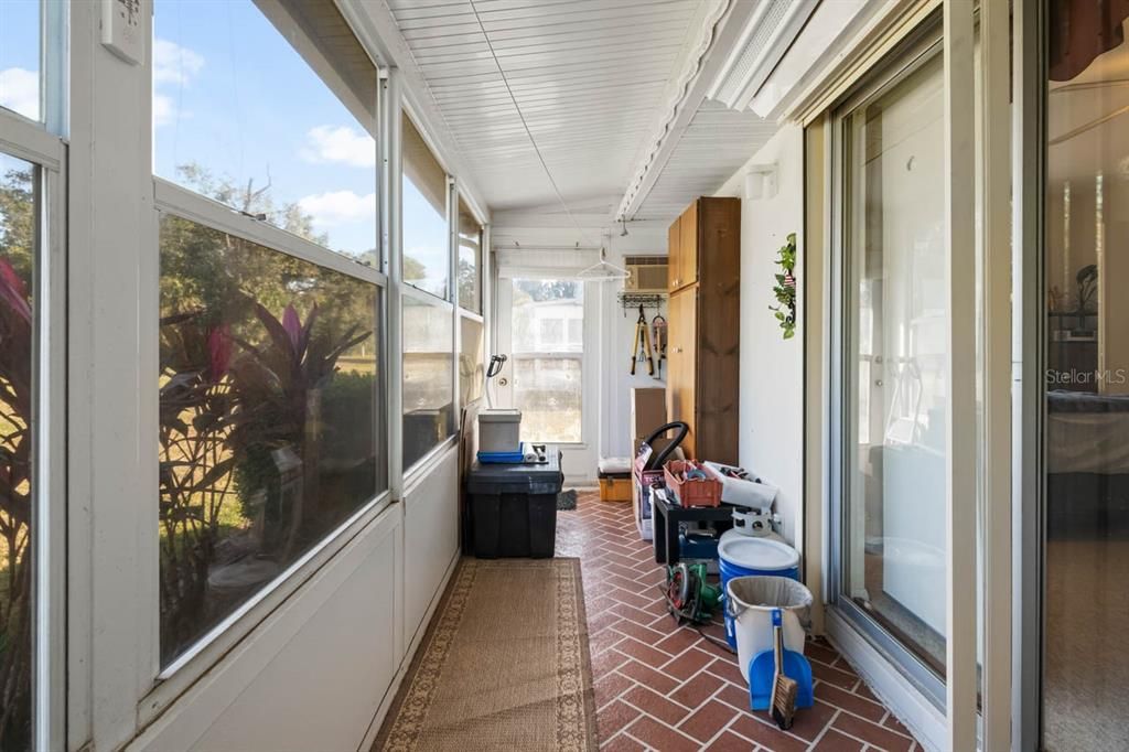 For Sale: $89,900 (1 beds, 1 baths, 800 Square Feet)