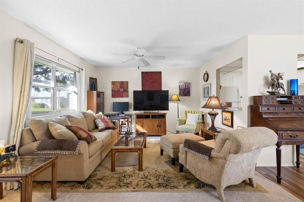 For Sale: $89,900 (1 beds, 1 baths, 800 Square Feet)