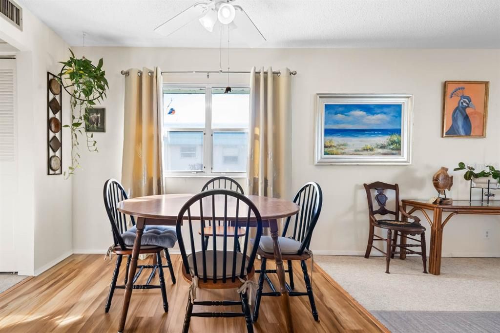 For Sale: $89,900 (1 beds, 1 baths, 800 Square Feet)