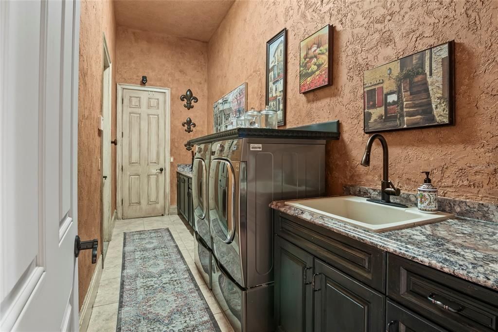 For Sale: $2,999,999 (5 beds, 4 baths, 5005 Square Feet)