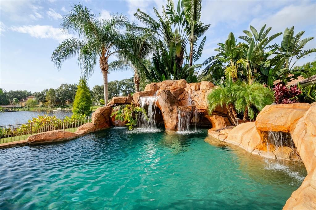 For Sale: $2,999,999 (5 beds, 4 baths, 5005 Square Feet)