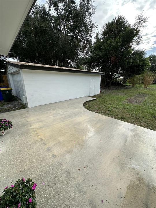 For Sale: $289,900 (3 beds, 2 baths, 2040 Square Feet)