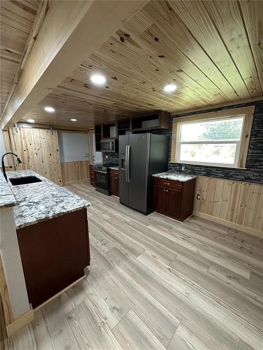 For Sale: $289,900 (3 beds, 2 baths, 2040 Square Feet)