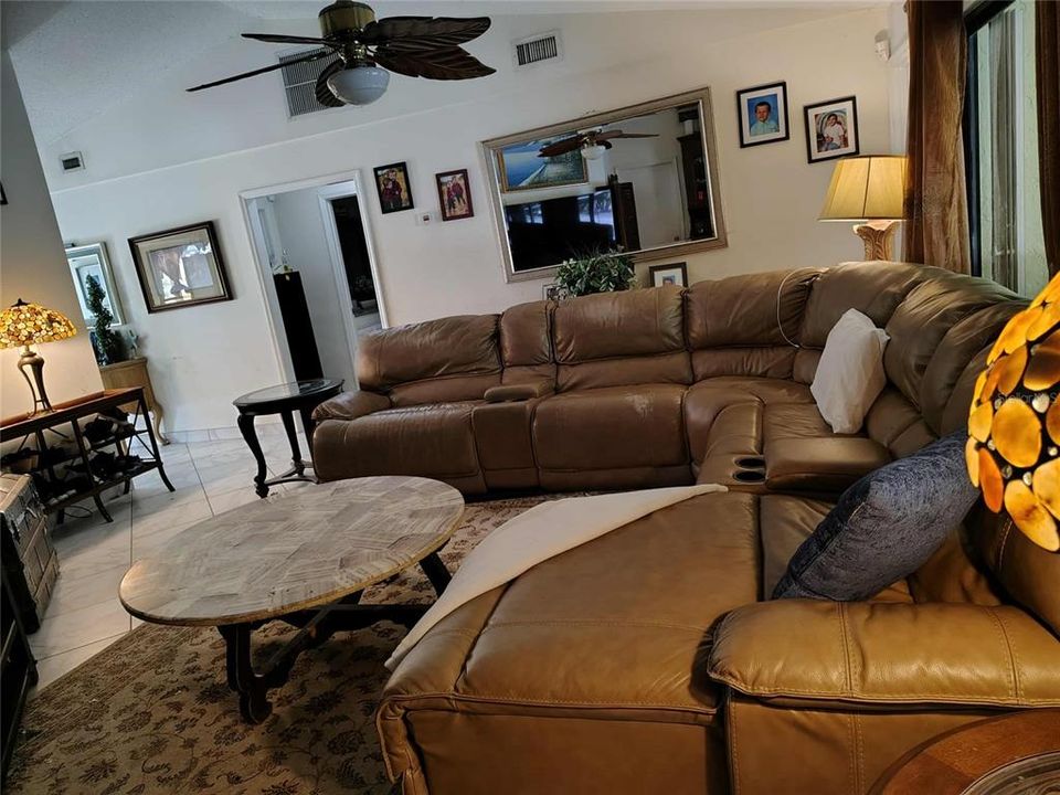 待售: $1,500,000 (4 贝兹, 2 浴室, 1545 平方英尺)