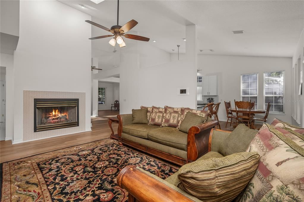 待售: $730,000 (5 贝兹, 3 浴室, 3327 平方英尺)