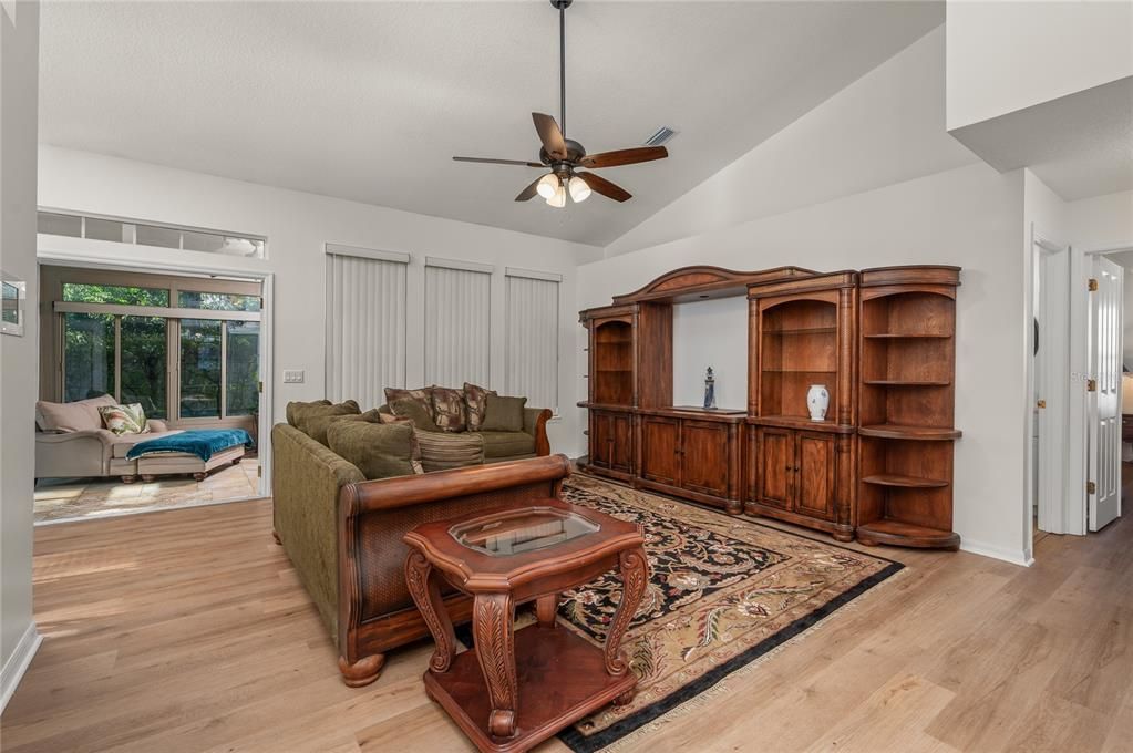 待售: $730,000 (5 贝兹, 3 浴室, 3327 平方英尺)