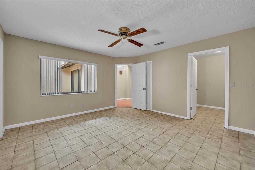 For Sale: $325,000 (3 beds, 3 baths, 1872 Square Feet)