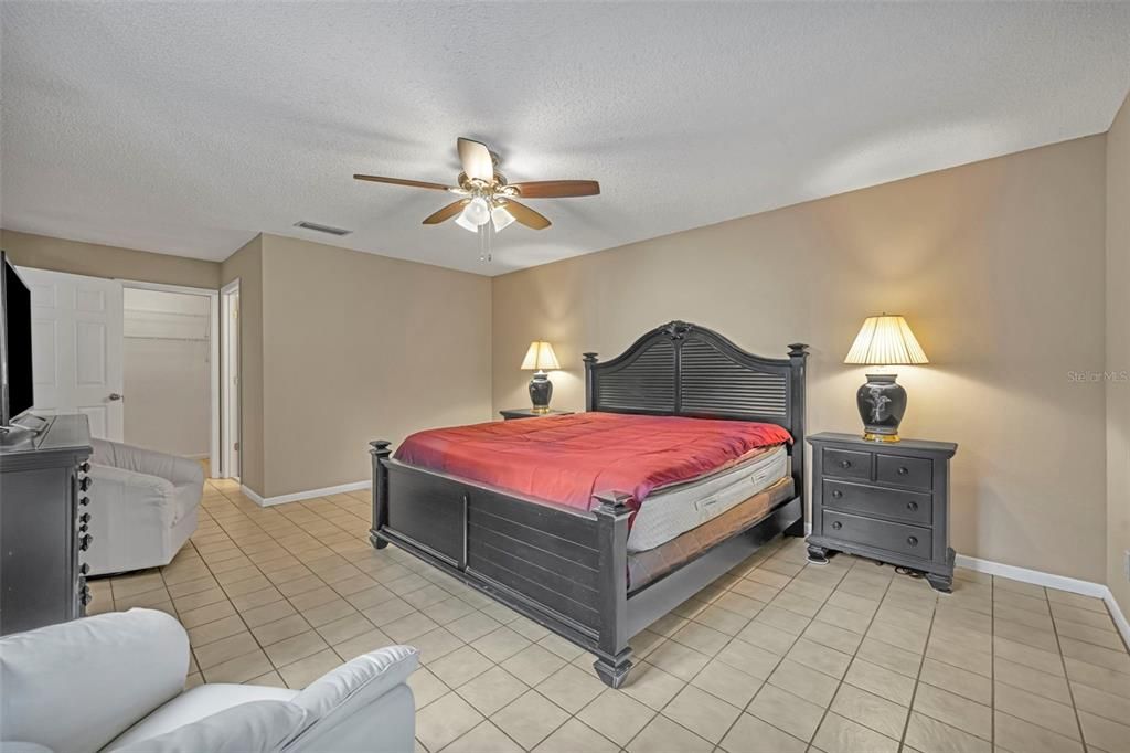 For Sale: $325,000 (3 beds, 3 baths, 1872 Square Feet)