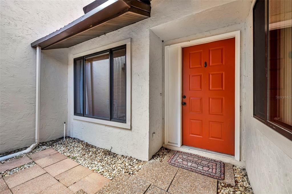 For Sale: $325,000 (3 beds, 3 baths, 1872 Square Feet)