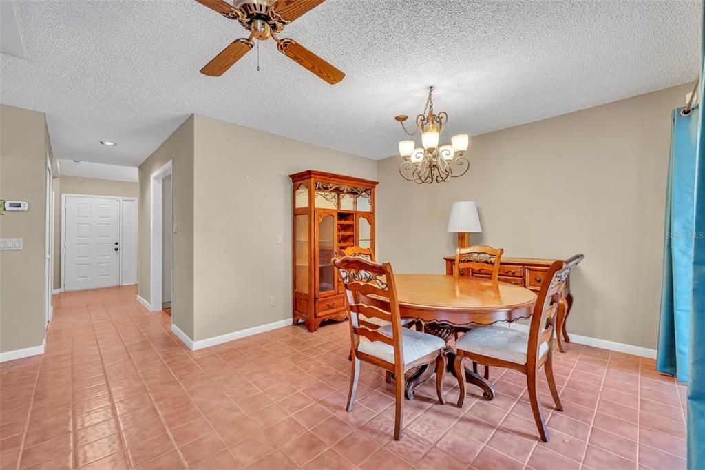 For Sale: $325,000 (3 beds, 3 baths, 1872 Square Feet)