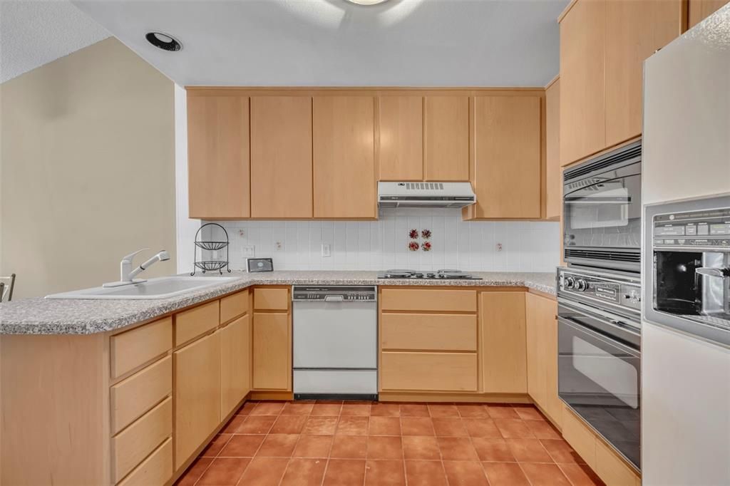 For Sale: $325,000 (3 beds, 3 baths, 1872 Square Feet)