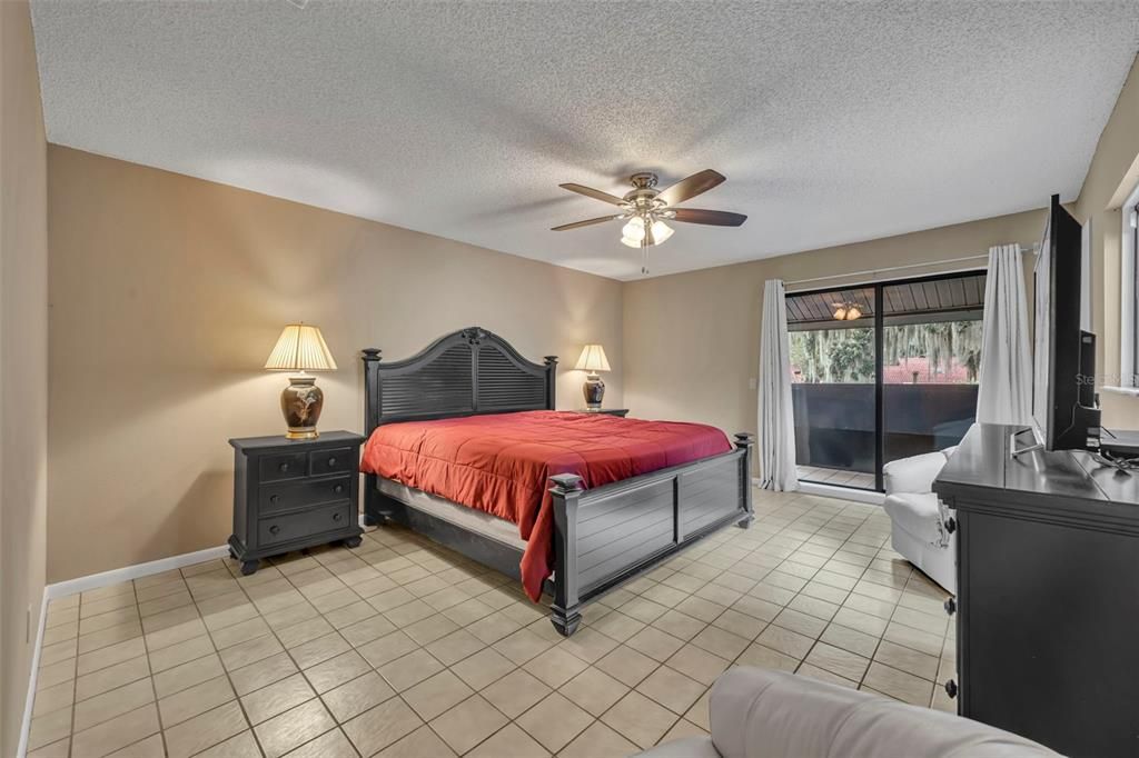 For Sale: $325,000 (3 beds, 3 baths, 1872 Square Feet)