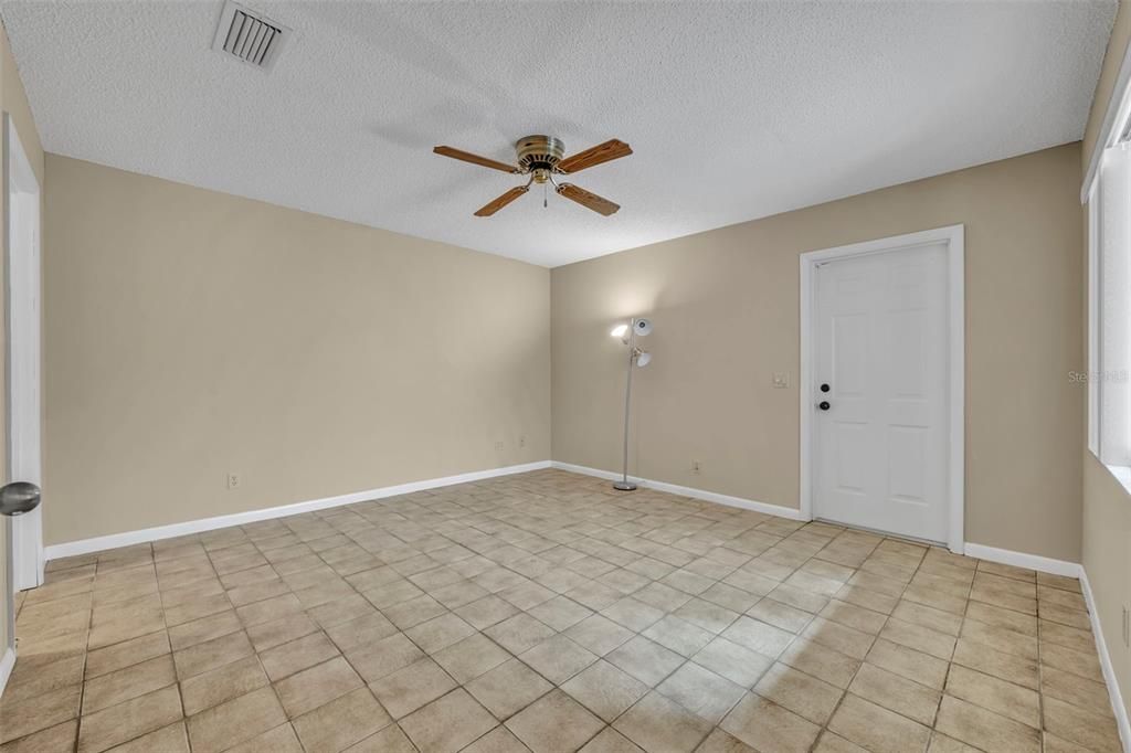 For Sale: $325,000 (3 beds, 3 baths, 1872 Square Feet)