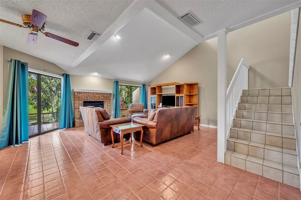 For Sale: $325,000 (3 beds, 3 baths, 1872 Square Feet)