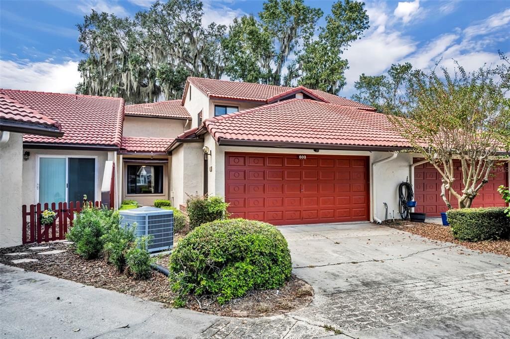 For Sale: $325,000 (3 beds, 3 baths, 1872 Square Feet)