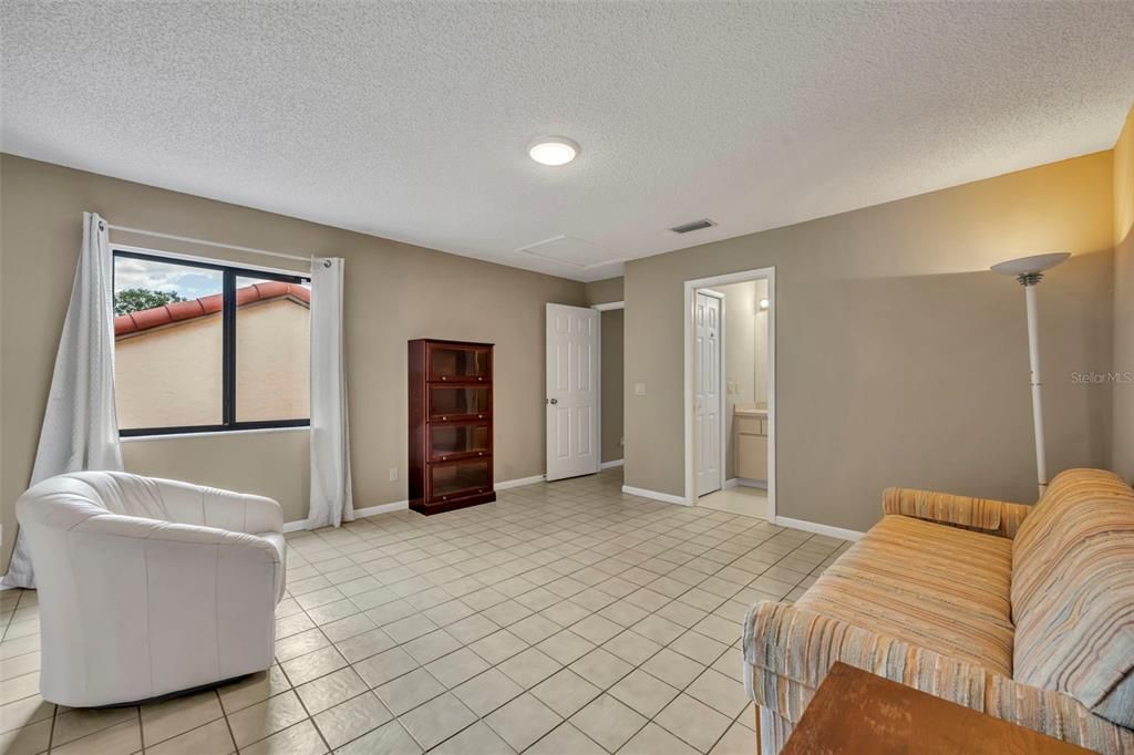 For Sale: $325,000 (3 beds, 3 baths, 1872 Square Feet)