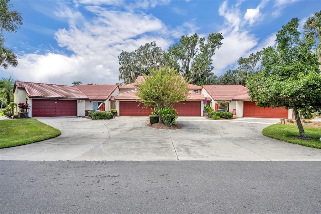 For Sale: $325,000 (3 beds, 3 baths, 1872 Square Feet)