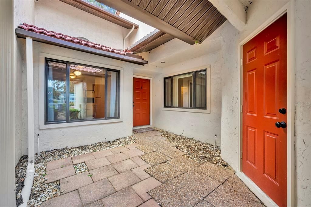 For Sale: $325,000 (3 beds, 3 baths, 1872 Square Feet)