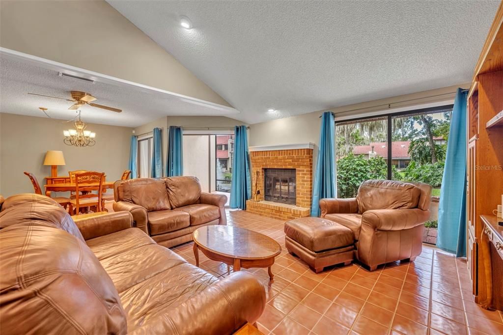 For Sale: $325,000 (3 beds, 3 baths, 1872 Square Feet)