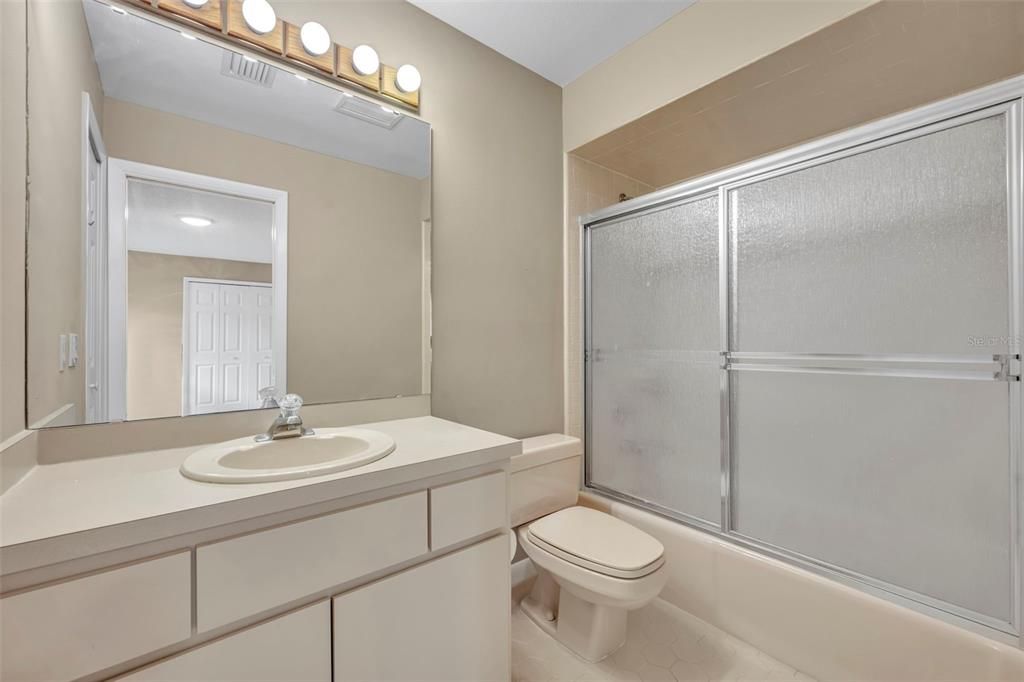 For Sale: $325,000 (3 beds, 3 baths, 1872 Square Feet)