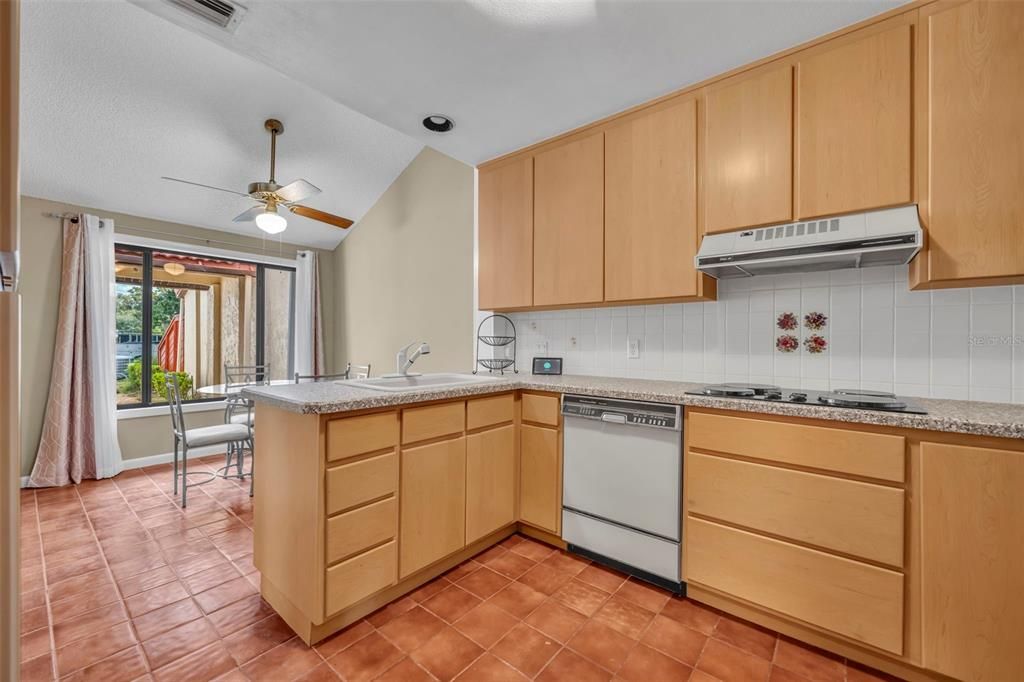 For Sale: $325,000 (3 beds, 3 baths, 1872 Square Feet)