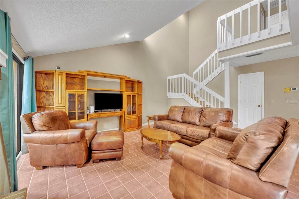 For Sale: $325,000 (3 beds, 3 baths, 1872 Square Feet)