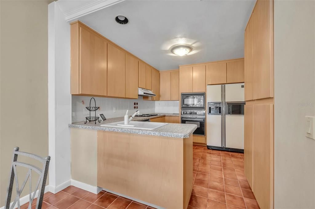 For Sale: $325,000 (3 beds, 3 baths, 1872 Square Feet)