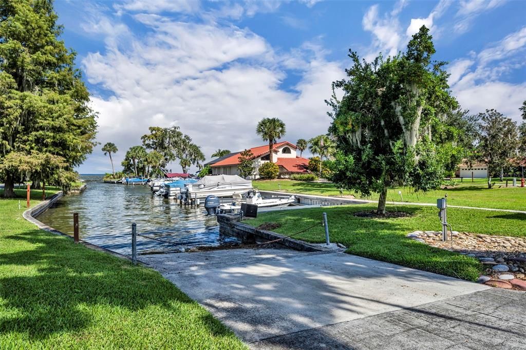 For Sale: $325,000 (3 beds, 3 baths, 1872 Square Feet)