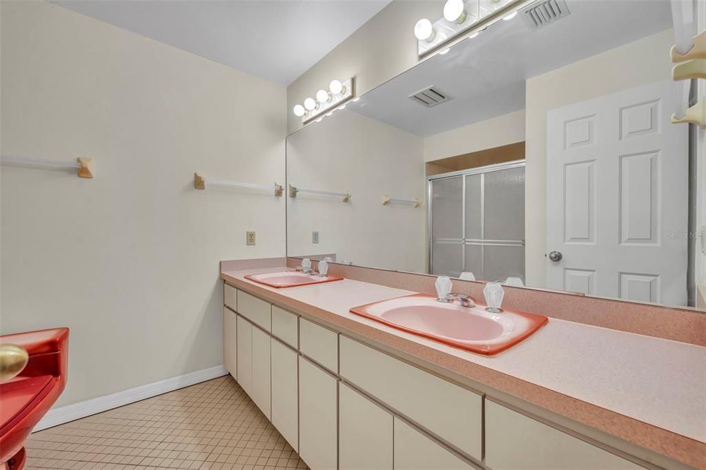 For Sale: $325,000 (3 beds, 3 baths, 1872 Square Feet)