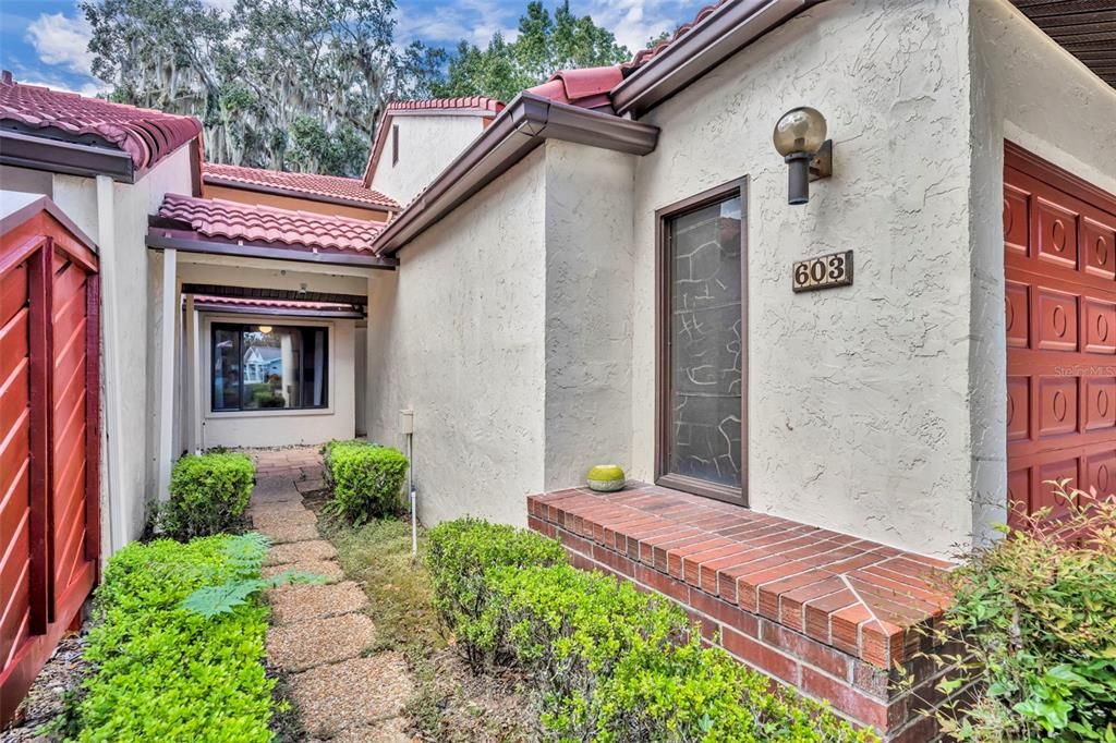 For Sale: $325,000 (3 beds, 3 baths, 1872 Square Feet)