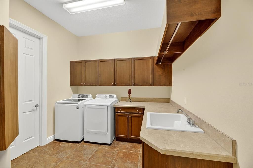 В аренду: $8,000 (4 спален, 4 ванн, 4089 Квадратных фут)