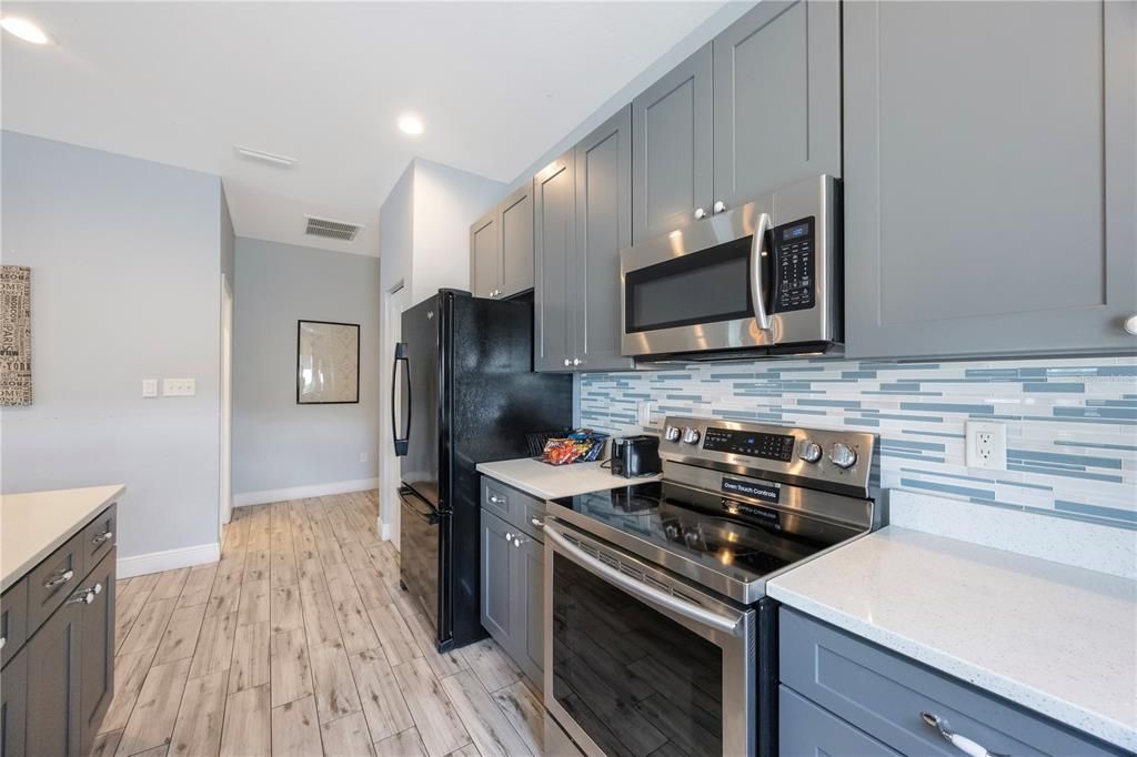 Active With Contract: $355,000 (3 beds, 2 baths, 1446 Square Feet)