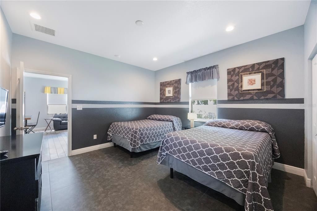 Active With Contract: $355,000 (3 beds, 2 baths, 1446 Square Feet)