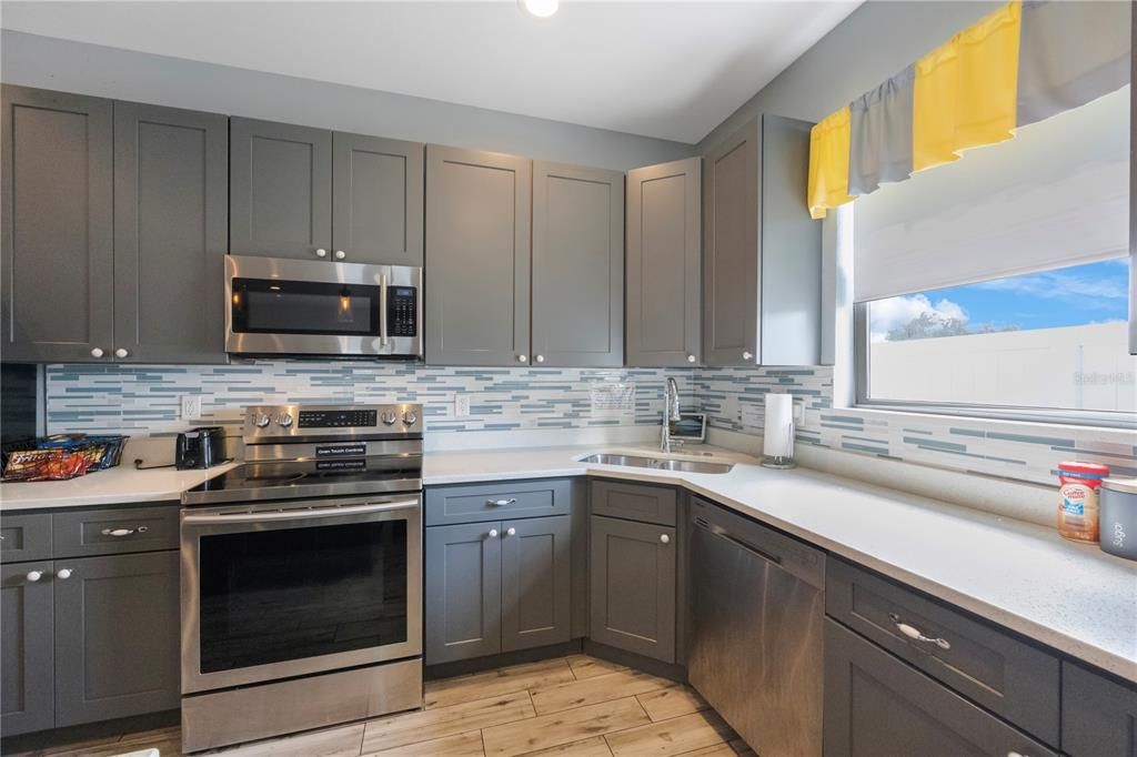 Active With Contract: $355,000 (3 beds, 2 baths, 1446 Square Feet)