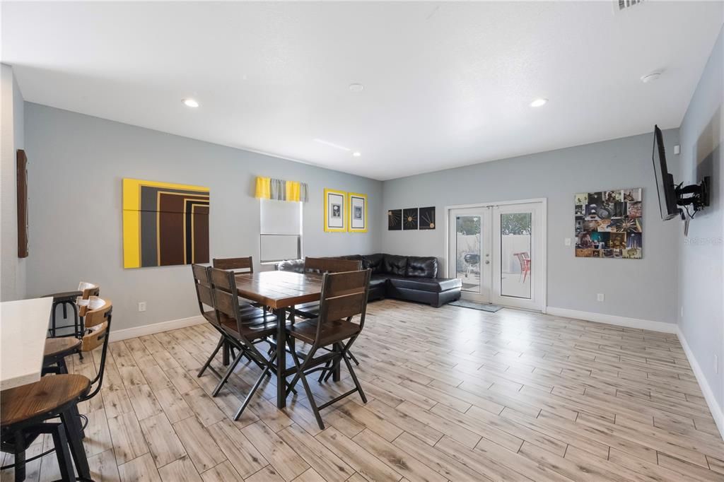 Active With Contract: $355,000 (3 beds, 2 baths, 1446 Square Feet)