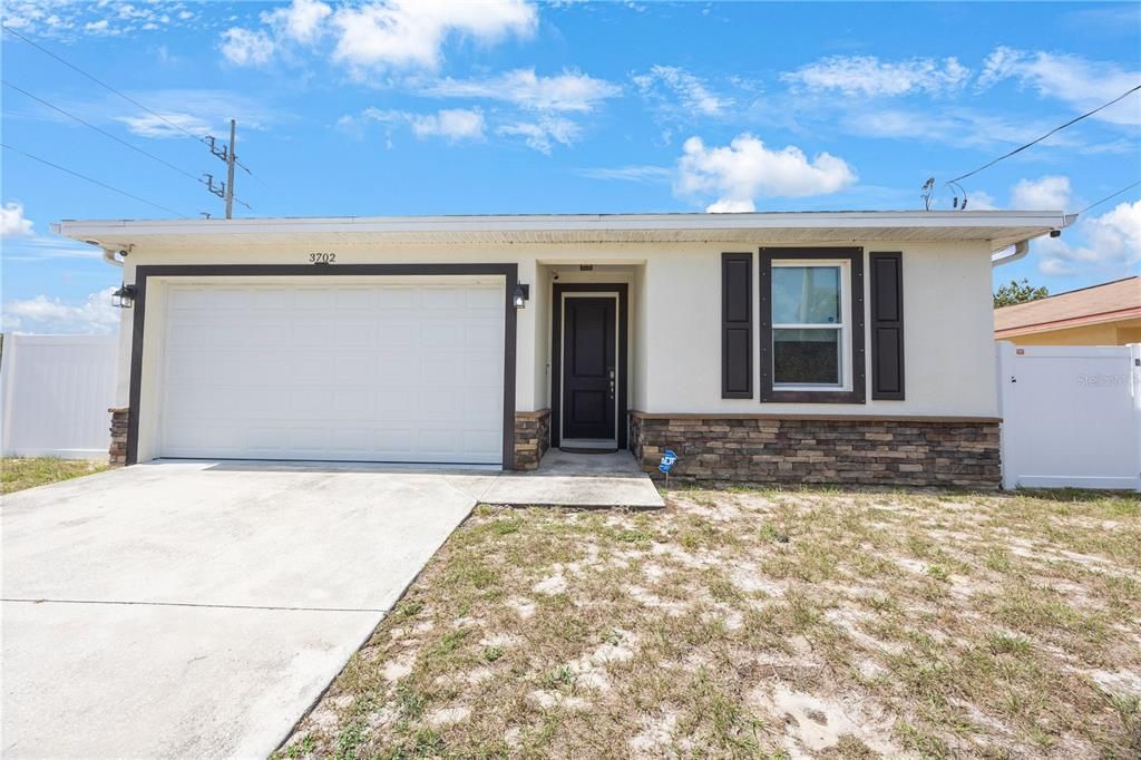 Active With Contract: $355,000 (3 beds, 2 baths, 1446 Square Feet)