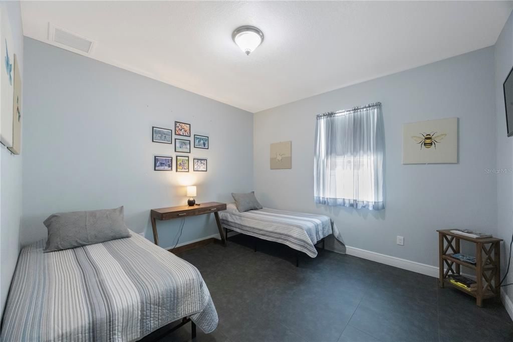 Active With Contract: $355,000 (3 beds, 2 baths, 1446 Square Feet)