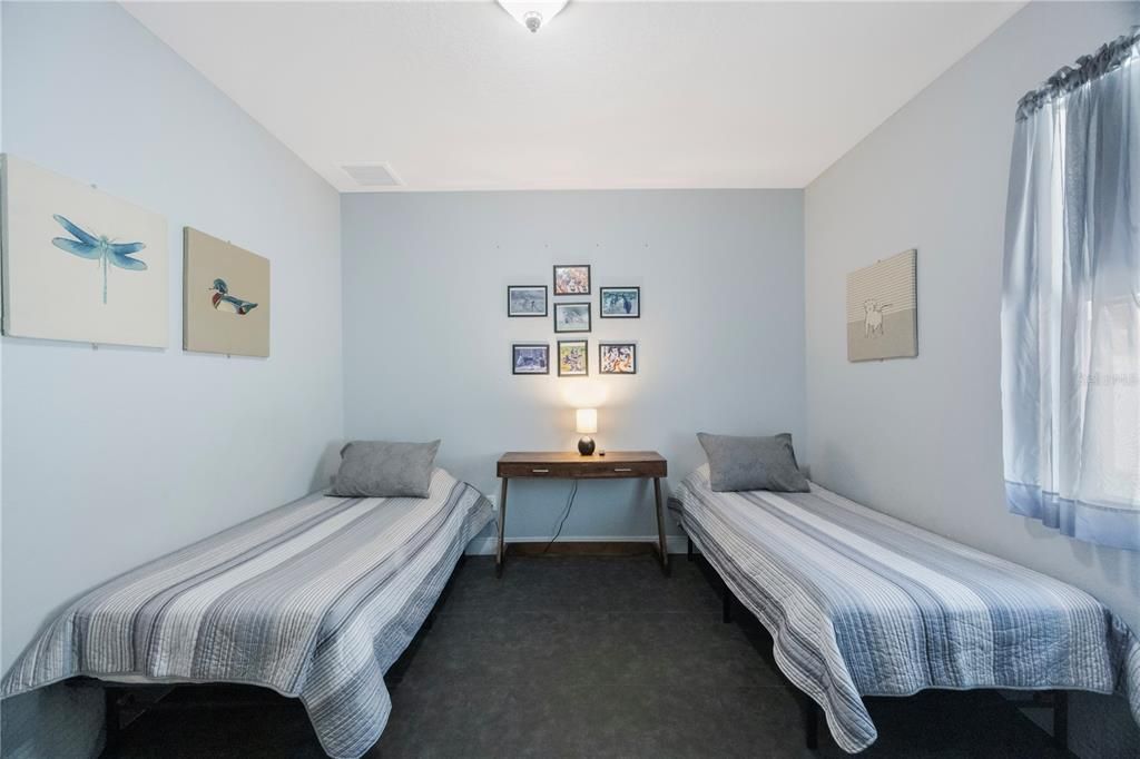 Active With Contract: $355,000 (3 beds, 2 baths, 1446 Square Feet)