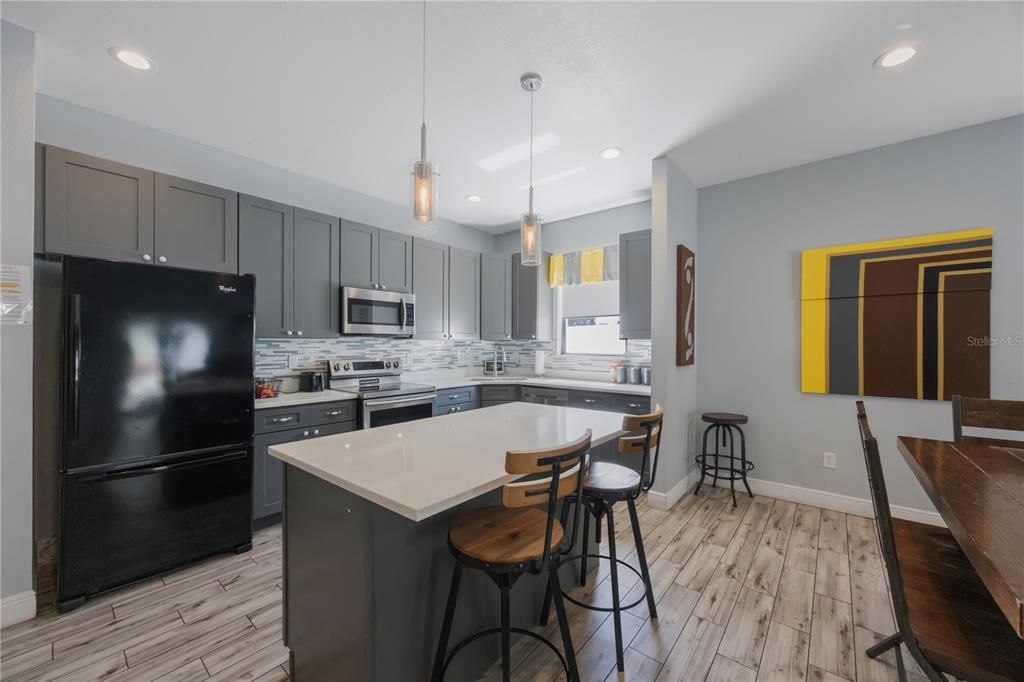 Active With Contract: $355,000 (3 beds, 2 baths, 1446 Square Feet)