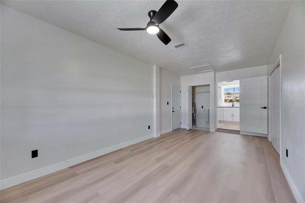 For Rent: $2,300 (3 beds, 2 baths, 1156 Square Feet)