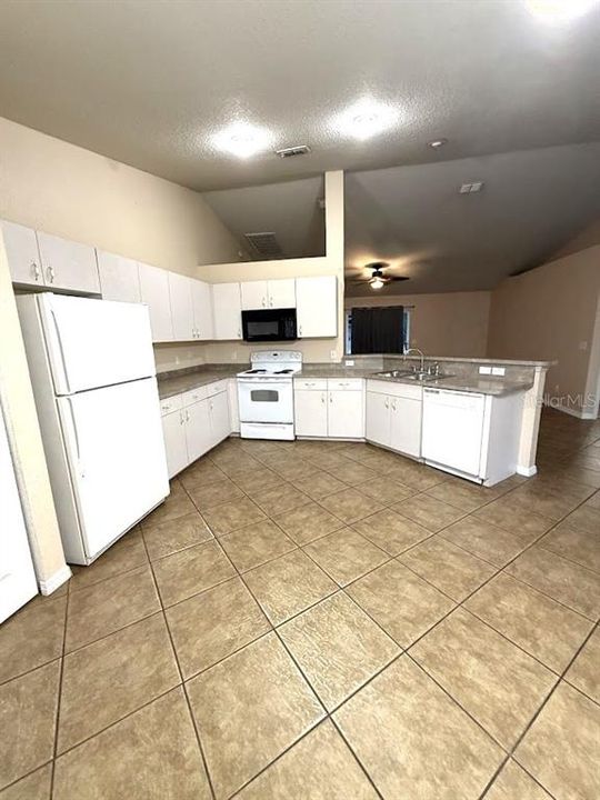 En Renta: $1,650 (3 camas, 2 baños, 1603 Pies cuadrados)