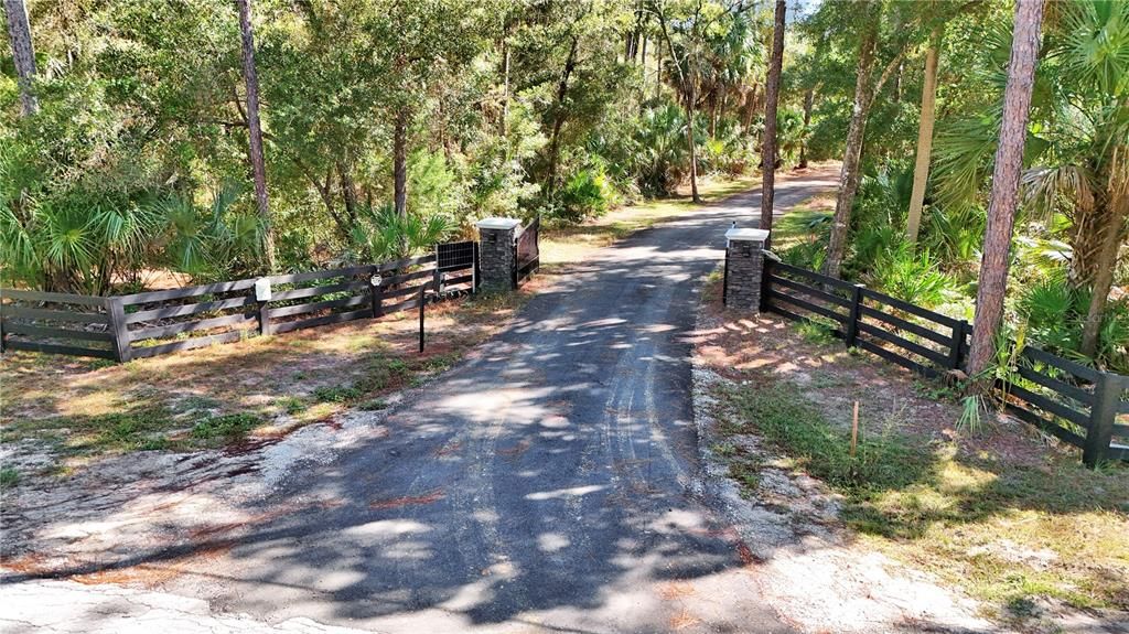 En Venta: $215,000 (4.88 acres)