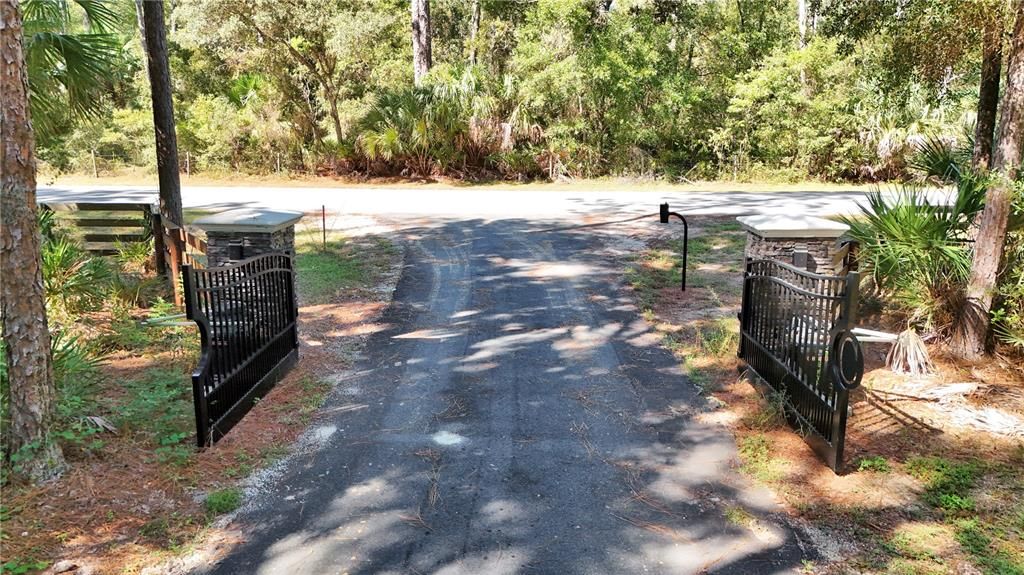 En Venta: $215,000 (4.88 acres)