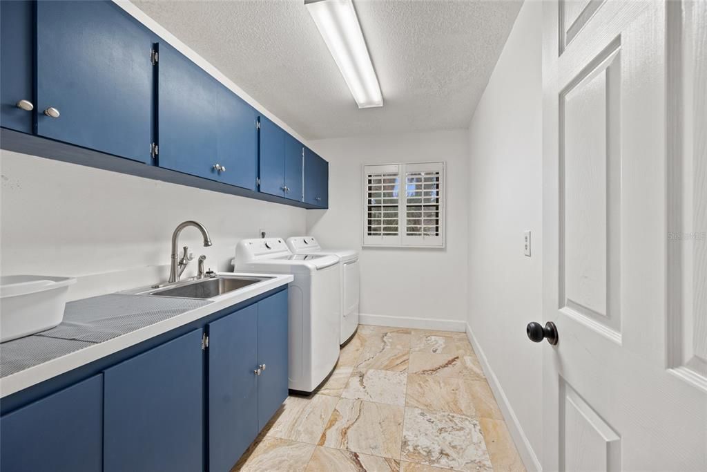 For Sale: $949,000 (4 beds, 3 baths, 3312 Square Feet)